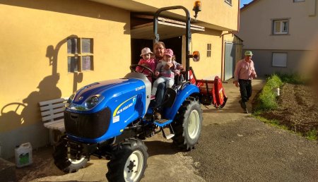 Fariña Maquinaria entrega New Holland Boomer 25 en Oroso
