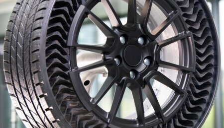 Michelin y DHL Express ponen en marcha un proyecto piloto para probar los neumáticos sin aire MICHELIN UPTIS
