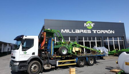 Millares Torron Entrega  Krone Ec 3210 cv con agrupador de hileras en Francos a Madarro