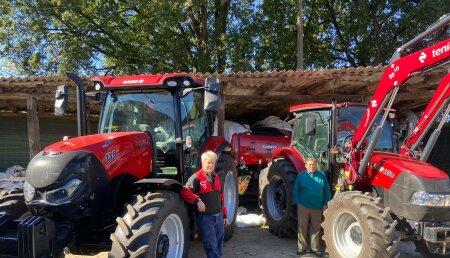 Agricola Calvo entrega CASE IH Maxxum 135 serie PREMIUM con pala TENIAS T10, rotoempacadora CASE IH de cámara variable 150 en Piño ( Puebla de Brollon )