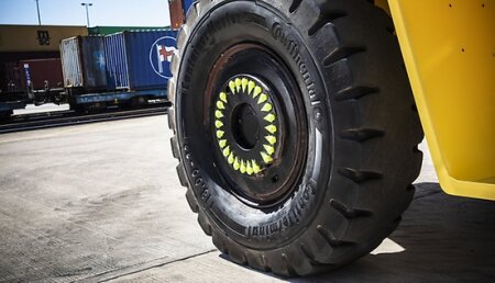 TOC Europe 2018: Continental presenta el compuesto Port Plus para su gama de neumáticos OTR para puertos