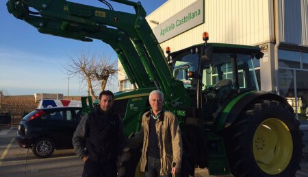 Comercial Agricola Castellana entrega JOHN DEERE 6115MC a Paco Merino, de la SAT Molino Cuatro Merinos, de Aguilar de Campos (Valladolid).