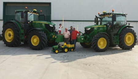 Comercial Agrícola Castellana SL Entrega JOHN DEERE 6215R Ultimate y 6130R Ultimate a la empresa Augusto Pajares SL, (Valladolid)