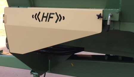 Remolques HF les presenta su sistema único en HF (patentado) para esparcidores de estiércol mediante cadenas.