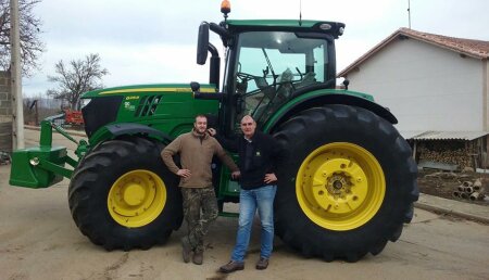 Comercial Agricola Castellana entrega   a SAT San Roque, un JOHN DEERE 6215R  en Fontecha de la Peña (Palencia)