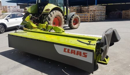 Hermanos VILLAR  entrega  segadora Claas Disco 3600 Contour Pal con acondicionador de mayales, adquirida por Ganaderia Barreiro