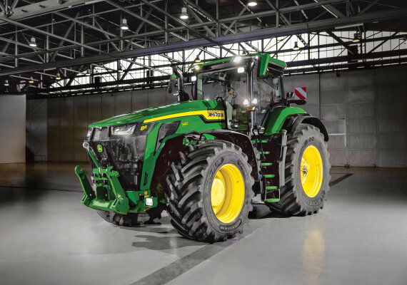 John Deere amplía las series de tractores 8R y 8RX con nuevos modelos de alta potencia para la agricultura a gran escala