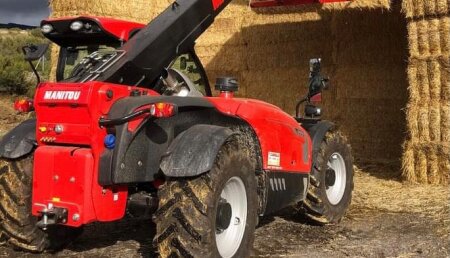 Cardelle Hidráulica entrega MANITOU MLT635-130PS+ (versión agrícola) en una explotación agrícola de Boimorto (A Coruña.)