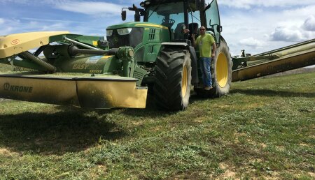 Farming Agrícola entrega  Segadora Krone B870 a Hermanos García Vargas