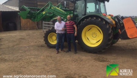 Agrícola Noroeste entrega a Elisardo John Deere 6115MC en As Travesas (A Coruña)
