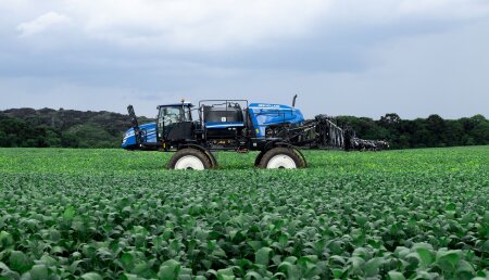 New Holland amplía la capacidad y la eficiencia de los pulverizadores Defensor