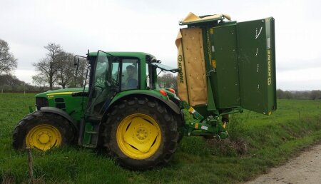 Agricola Suarez entrega una segadora  Krone Easy Cut 280 CV Q  z