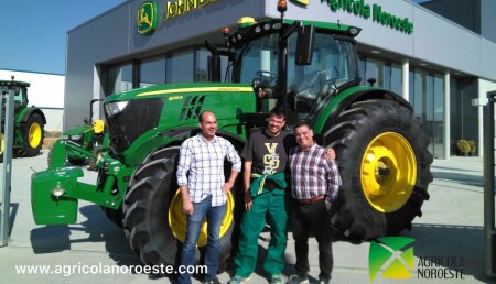 Agricola Noroeste Entrega un John Deere 6215R en Santa María del Páramo (Leon)