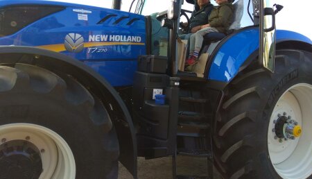 Fariña Maquinaria entrega a SAT Seixo de Ledoira.  New Holland T7.315, y New Holland T7.270