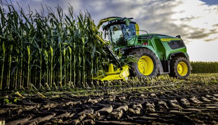 John Deere presenta sus nuevas picadoras de forraje autopropulsadas F8 y F9
