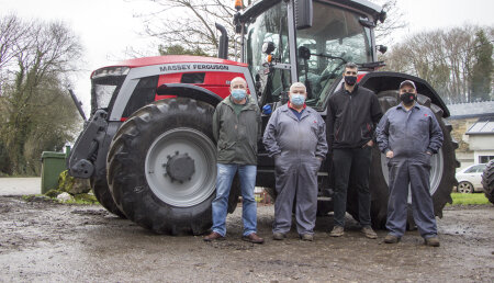 Entrega del primera Massey Ferguson de la serie 8S en Galicia