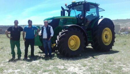 Agrícola Castellana Entrega JOHN DEERE 6215R con Autopower a Alfonso Nieto González, de Villaconancio.(Palencia)