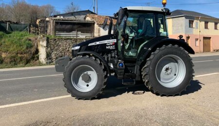 Agrícola Suárez entrega MASSEY FERGUSON 5711S NEXT EDITION.