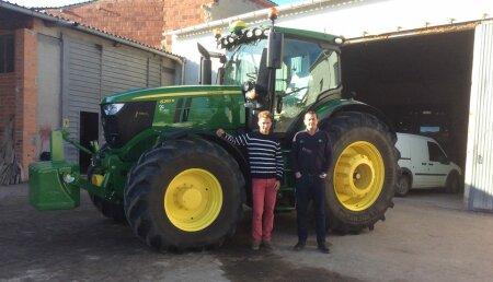 Comercial Agrícola Castellana SL Entrega JOHN DEERE 6250R con AMS a Enrique Medrano Rodriguez, Villavieja del Cerro (Valladolid)