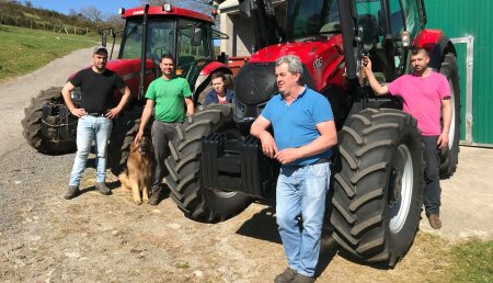 Agricola Calvo entrega CASE IH MAXXUM 125  a Pilar, Alex y Antonio Cabana Fraga ( San Simón-Villalba)