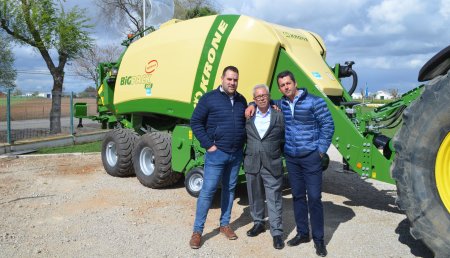 Farming Agrícola entrega  Big Pack 890 HighSpeed a  Francisco Morales, de San José del Valle (Cádiz)