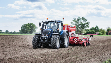 Valtra se cambia a combustibles 100% renovables para el repostaje de sus nuevos tractores