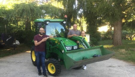 Agrícola Noroeste entrega John Deere  3046R a AJ Abelleira Jardinería