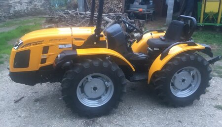 Millares Torron entrega tractor pasquali en outeiro de rei, santa mariña a j. Antonio