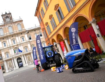 New Holland presenta innovación y diseño agrícola en el Motor Valley Fest 2026 de Italia.