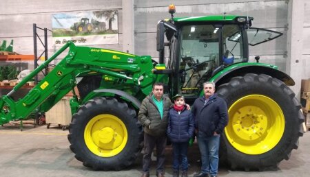 Agrícola Noroeste entrega John Deere 6155R + 663R a Servicios Agrícolas Trigo