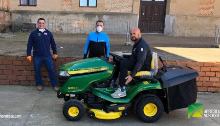 Agricola Noroeste entrega MINITRACTOR John Deere  X350R al AYUNTAMIENTO VALDERAS