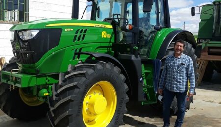 Agrícola Noroeste entrega John Deere 6155M a Jose Javier