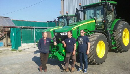 Agricola Castellana entrega JOHN DEERE 8245R a la SAT JOGU, de Castanedo (Cantabria).