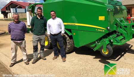 Agrícola Noroeste entrega rotoencintadora John Deere C440R  a Mateo Pastor