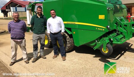 Agrícola Noroeste entrega rotoencintadora John Deere C440R  a Mateo Pastor