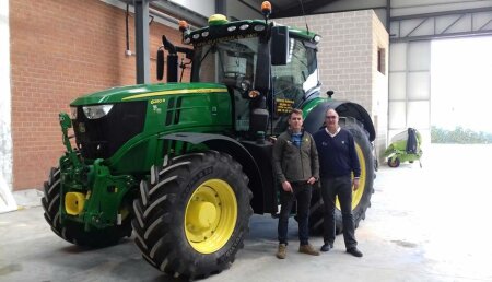 Agrícola Castellana Entrega JOHN DEERE 6250R a empresa Servicios Agrícolas Quijano S.C, de Lobera De la Vega (Palencia).