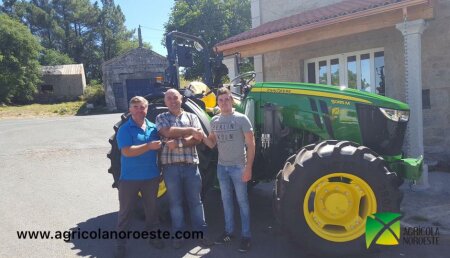 Agrícola Noroeste Entrega John Deere  5095M a la Ganaderia Failde 