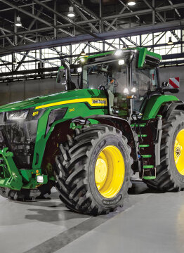 John Deere amplía las series de tractores 8R y 8RX con nuevos modelos de alta potencia para la agricultura a gran escala
