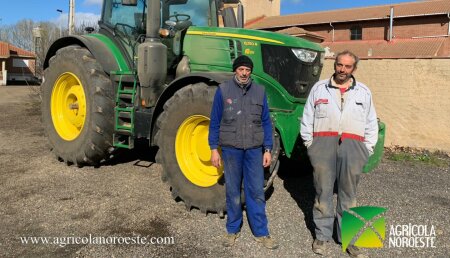 Agrícola Noroeste ENTREGA  John Deere 6250R a Juanjo y Toni