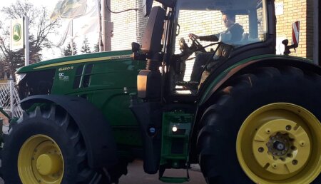 Agrícola Castellana entrega  John Deere 6250R a Francisco Javier Andres Villanueva.