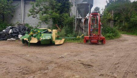 Millares Torron entrega a Servicios Agricolas Garcia de Vilacha de mera segadora frontal Krone F 320cv y encintadora de dos bobinas ALZ