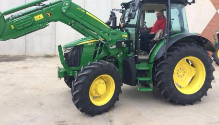Agrícola Castellana Entrega JOHN DEERE 5115R con pala JOHN DEERE 603R a Juan Arsenio Muñoz, de Terradillos de Esgueva (Burgos).