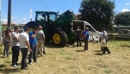 JOHN DEERE REALIZA UNA JORNADA DE EFICIENCIA EN TRACTORES EN SANTIAGO DE COMPOSTELA