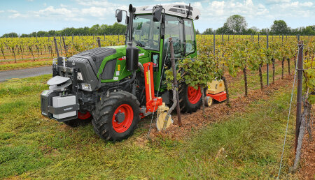 Fendt 200 Vario VFP en combinación con Braun Control automático de combinaciones complejas de aperos en el ámbito vitivinícola