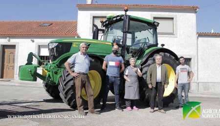 Agrícola Noroeste  entrega John Deere  6155R Ultimate a Daniel