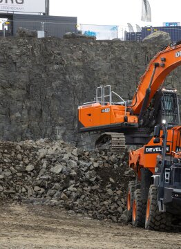 La importancia de realizar el mantenimiento de la maquinaria Develon en servicios oficiales y con recambios originales 