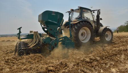 ARBOS SALE AL CAMPO  CON UNA AMPLIA GAMA DE SEMBRADORAS PARA CEREALES