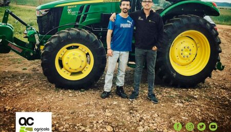 Agrícola Castellana  Entrega John Deere especiales 5R versión estrecha a BODEGAS Y VIÑEDOS HERMANOS BLANCO S.L. de Valtiendas (Segovia)