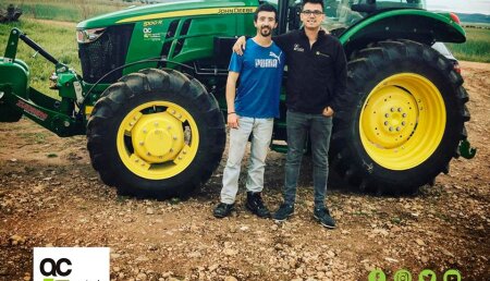 Agrícola Castellana  Entrega John Deere especiales 5R versión estrecha a BODEGAS Y VIÑEDOS HERMANOS BLANCO S.L. de Valtiendas (Segovia)