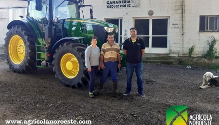 Agrícola Noroeste entrega John Deere 6175R a Paz y Jaime